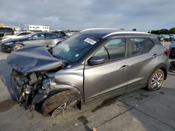  Salvage Nissan Kicks