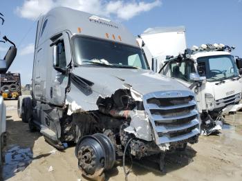  Salvage Freightliner Cascadia 1