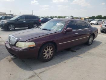  Salvage Lincoln Towncar