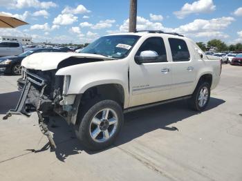  Salvage Chevrolet Avalanche