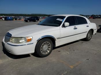  Salvage Lincoln Towncar