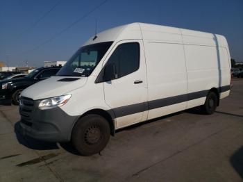  Salvage Mercedes-Benz Sprinter