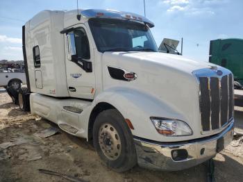  Salvage Peterbilt 579