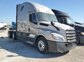  Salvage Freightliner Cascadia 1