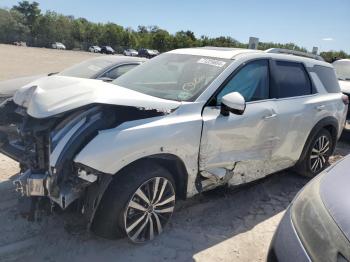  Salvage Nissan Pathfinder