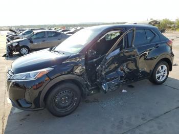  Salvage Nissan Kicks