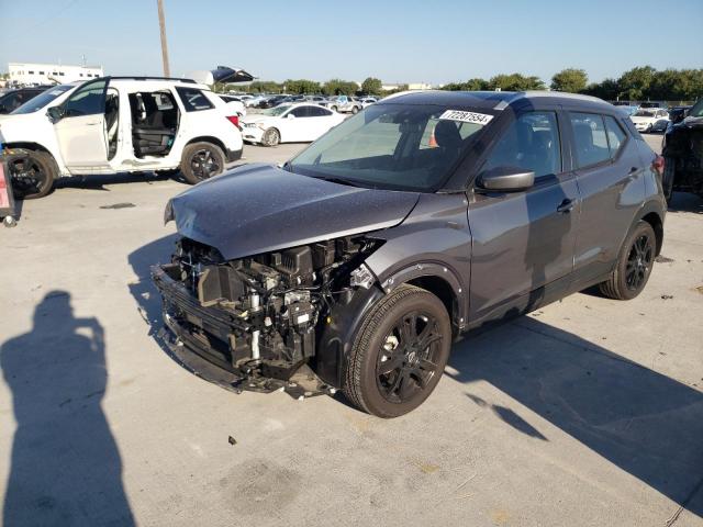  Salvage Nissan Kicks