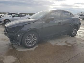  Salvage Toyota Yaris