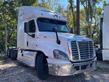  Salvage Freightliner Cascadia 1