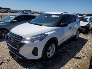  Salvage Nissan Kicks