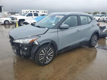  Salvage Nissan Kicks