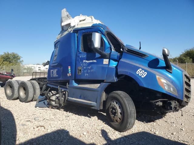  Salvage Freightliner Cascadia 1