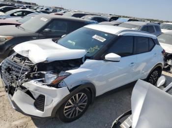  Salvage Nissan Kicks