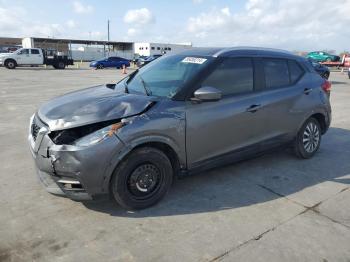  Salvage Nissan Kicks