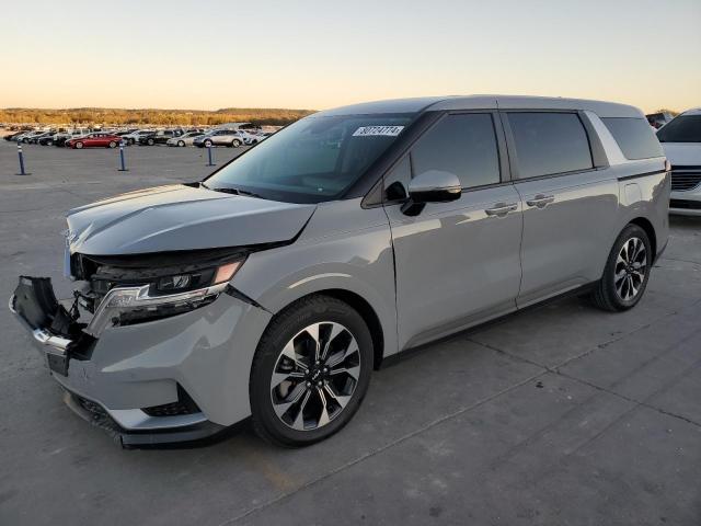  Salvage Kia Carnival