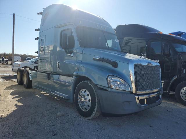  Salvage Freightliner Cascadia 1