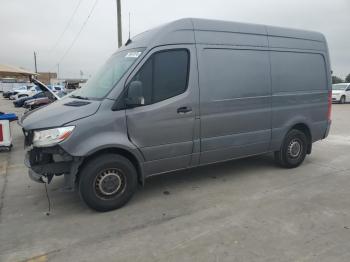  Salvage Mercedes-Benz Sprinter