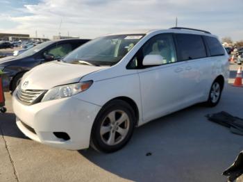  Salvage Toyota Sienna