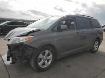  Salvage Toyota Sienna