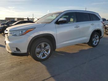  Salvage Toyota Highlander