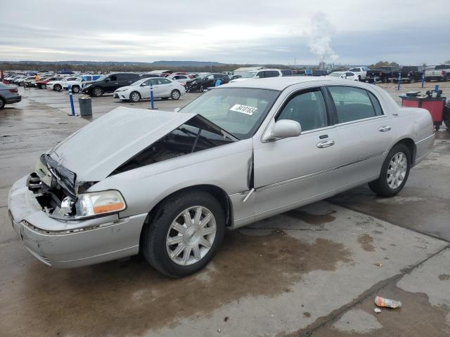  Salvage Lincoln Towncar