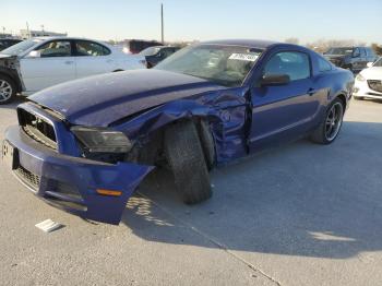  Salvage Ford Mustang