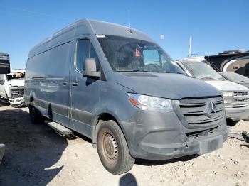  Salvage Mercedes-Benz Sprinter