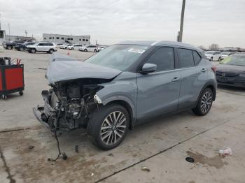  Salvage Nissan Kicks