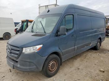  Salvage Mercedes-Benz Sprinter