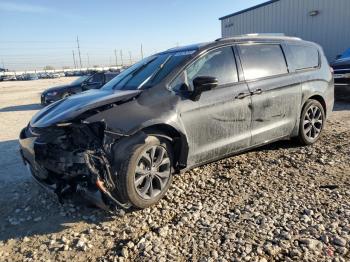  Salvage Chrysler Pacifica