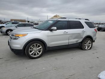  Salvage Ford Explorer