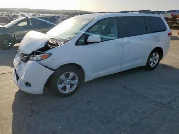  Salvage Toyota Sienna