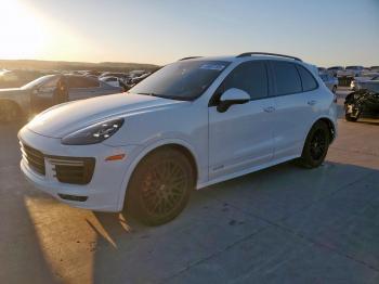  Salvage Porsche Cayenne