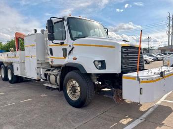  Salvage Freightliner 114sd
