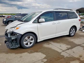  Salvage Toyota Sienna