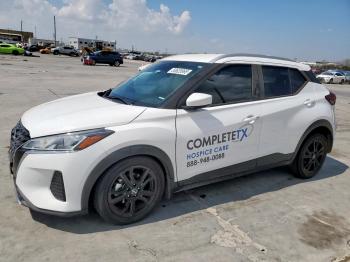  Salvage Nissan Kicks