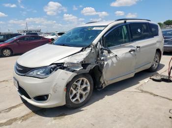  Salvage Chrysler Pacifica