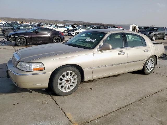  Salvage Lincoln Towncar