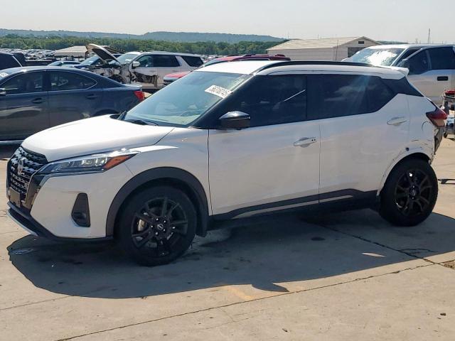  Salvage Nissan Kicks