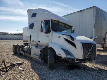  Salvage Volvo Vn