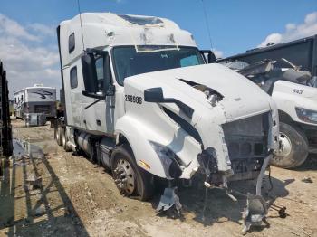  Salvage Volvo Vnl