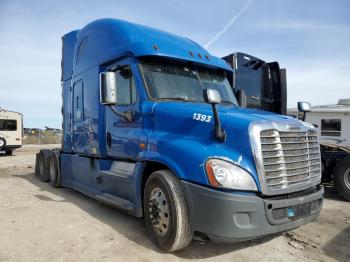  Salvage Freightliner Cascadia 1