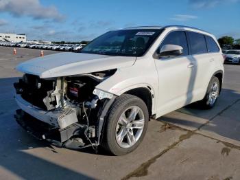  Salvage Toyota Highlander
