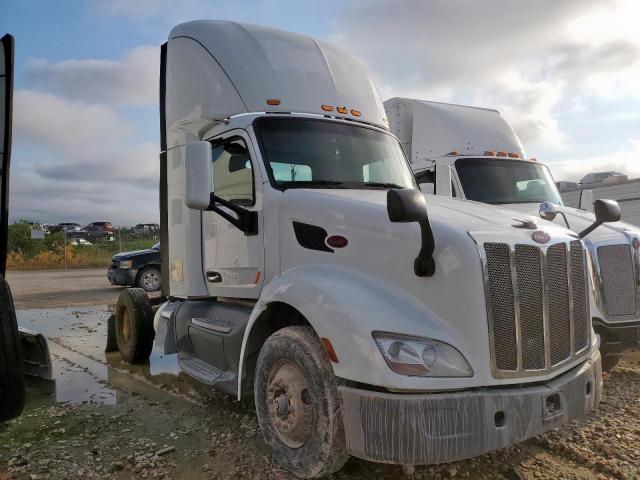  Salvage Peterbilt 579