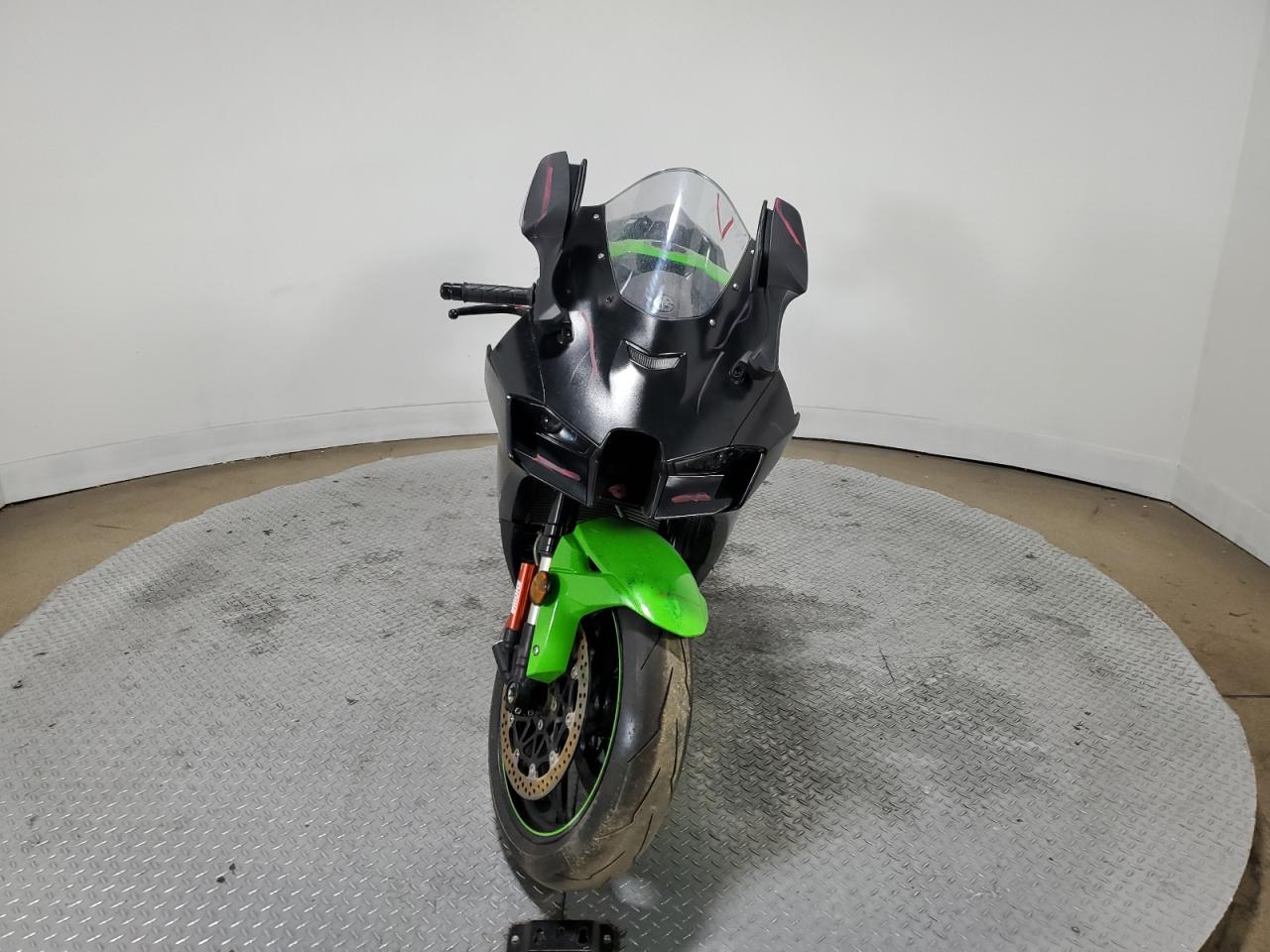 Kawasaki Zx1002 T T Image 2