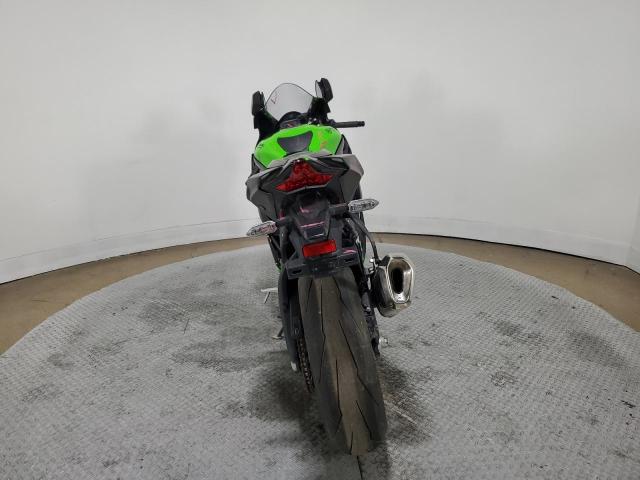 Kawasaki Zx1002 T T Image 3