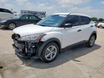  Salvage Nissan Kicks