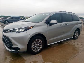  Salvage Toyota Sienna