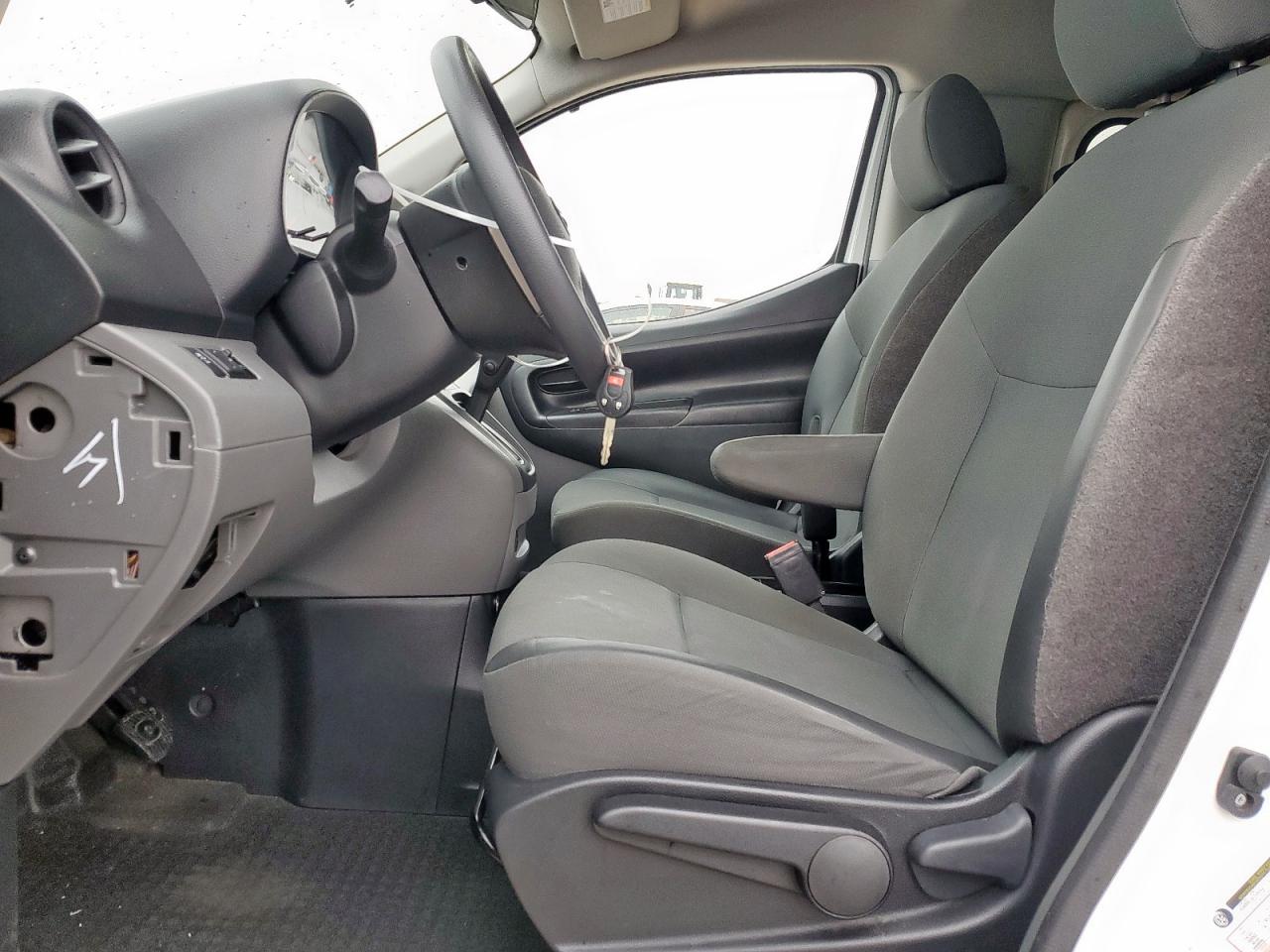 Nissan Nv 2.5s Image 9