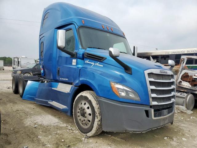  Salvage Freightliner Cascadia 1